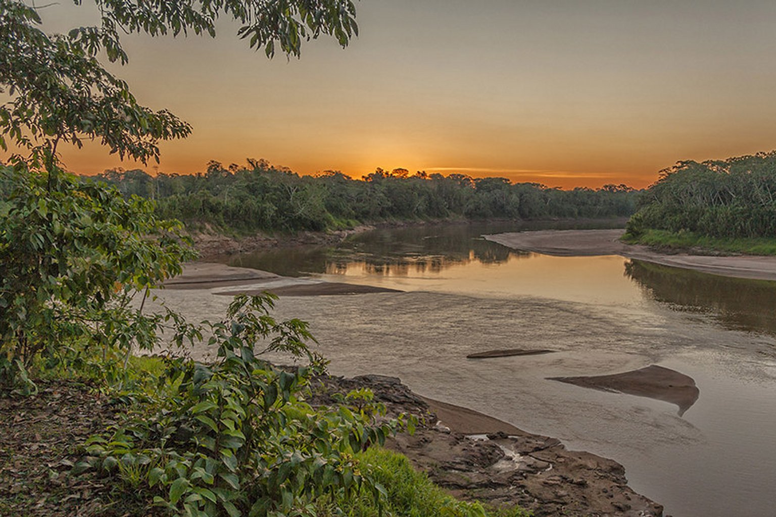 Map comparing Manu National Park vs Tambopata locations in Peru
